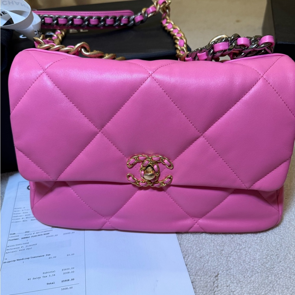 Chanel 19 Medium Flap in Neon Pink 21S hard to find color - Picture 4 of 12